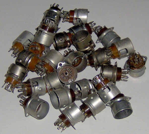(image for) 7 Pin Miniature Phenolic Tube Socket w/ Center Post - USED